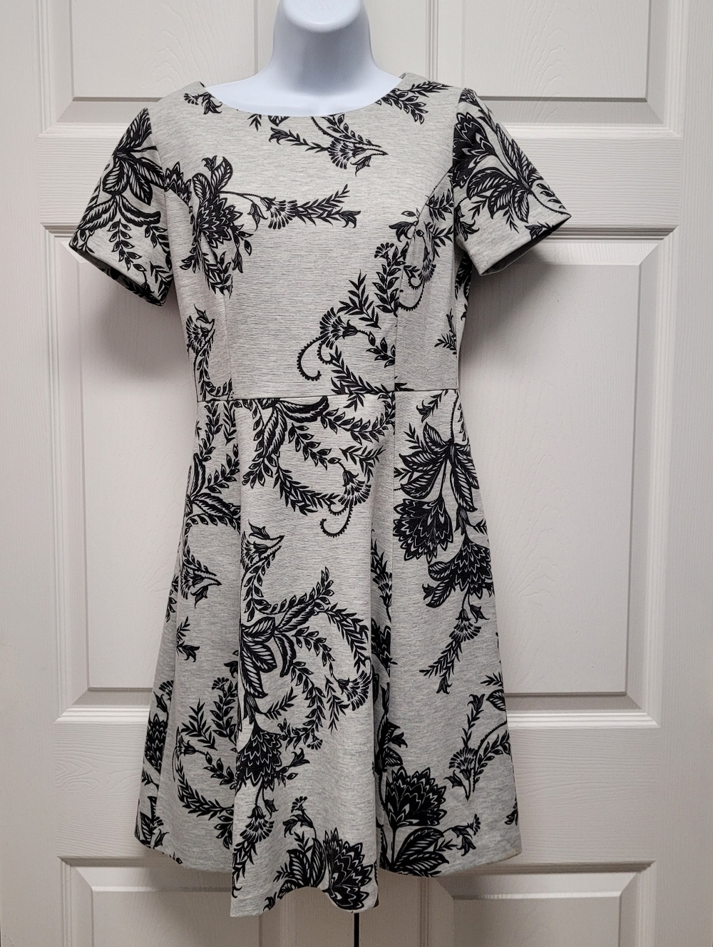 Vince Camuto Black and Gray Floral Fit & Flare Dress, Size 4